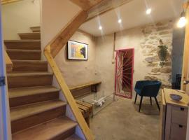 Appartement cosy 2/4 personnes, hotel with parking in La Roquebrussanne