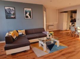 Modern and spacious Swansea centre apartment, hotel near Swansea Magistrates', Swansea