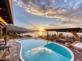 Magical view, Villa Asproneri, Kamena Vourla، فندق مع موقف سيارات في كامينا فورلا