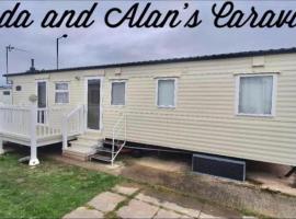 Linda/Alan's Happy Holiday Home, holiday park in Rhyl