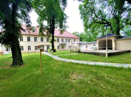 Moderne Gästewohnung "Am Weinberg" am Stadtpark, hotel v destinaci Oschatz