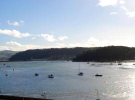 Estuary View Apartment, holiday home in Deganwy