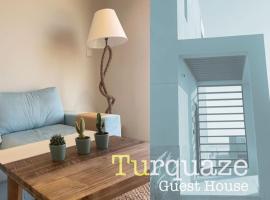 Turquaze Guesthouse, hotell i Muscat