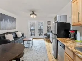 River Location 2 blocks to lift 7 &to the Gondola