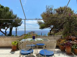 Sunny holiday home with sea view, family hotel in Aghia Marina