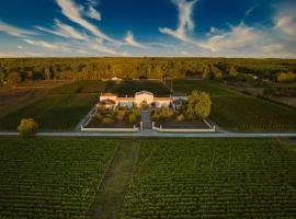 La Grande Suite du Château Saint-Laurent, hotel v destinaci Saint-Laurent-de-Médoc