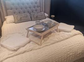 Lenox Bed and Breakfast, holiday rental in Hale