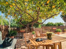 Casa de invitados tradicional con piscina en la huerta de Lorca, къща тип котидж в Лорка