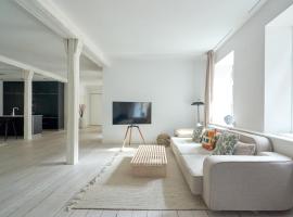Spacious Flat Centrally Located in CPH's Old Town, feriebolig ved stranden i København