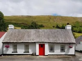 Eddie's Thatched Roadside Cottage
