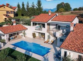 A stunning villa with a swimming pool in Lindar near Pazin, hotelli kohteessa Lindar