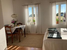 Förtjusande gästsvit med öppen spis, ξενοδοχείο σε Höör