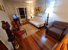 Apto aconchegante quarto e sala reversível, alojamento para férias em São Lourenço