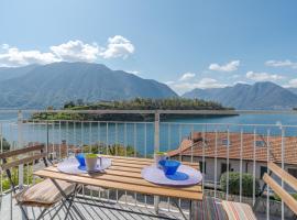 Lake Como Apartment with Balcony and Private Parking, hotel i Ossuccio