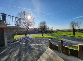 Le Logis des Chons à la campagne à Saint hilaire du Bois - Lys Haut Layon, hotel dengan parking di Le Plessis