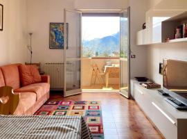 Mountain view charming apartment, хотел в Moggio