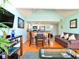 5 Min Walk to Beach with Pools Hot Tub Restaurant Grills