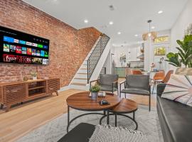 Kid-Friendly Fishtown Family Retreat with Game Room, cottage di Philadelphia