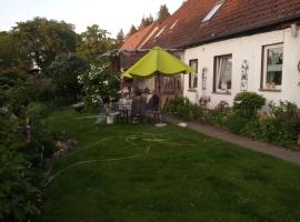 Ferienwohnung mit Garten อพาร์ตเมนต์ในFriedrichshof