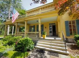 Historic Two Bedroom Downtown Stockbridge