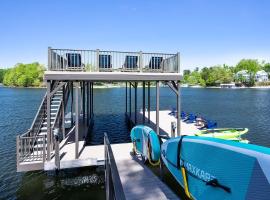 New Home, Dock, Home Theatre Projector, Hot Tub, Fire Pit, Kayaks, hotel in Winchester