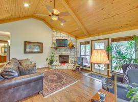 Wills Point Vacation Rental on 10 Acres of Land!, casa o chalet en Canton
