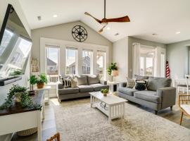 Modern Surf City Beach House with Hot Tub!, hotel en Surf City