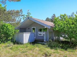 6 person holiday home in lb k, tradicionalna kućica u gradu 'Ålbæk'