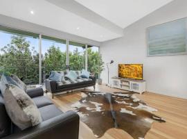 Serenity in Central Maleny، فندق يسمح بالحيوانات الأليفة في ماليني