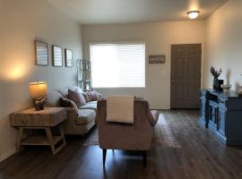 Cactus Apartment - Prescott Cabin Rentals, hotell i Prescott
