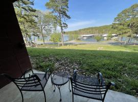 Mountain Harbor Queen Guest Room on Lake Ouachita: Mount Ida şehrinde bir havuzlu otel