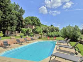 Awesome Home In Goult With 5 Bedrooms, Wifi And Private Swimming Pool, feriebolig i Goult