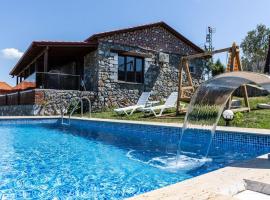 Amazing Stone House with Fireplace and Private Pool Surrounded with Nature in Iznik, Bursa, hotel in Esadiye