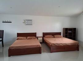 Seaview Hill (Family room with private Pool), pet-friendly hotel sa Tubod