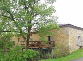 Viesnīca ar baseinu Gîte du Fassac pilsētā Saint-Julien-du-Puy