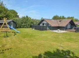 3 Bedroom Lovely Home In Hejls