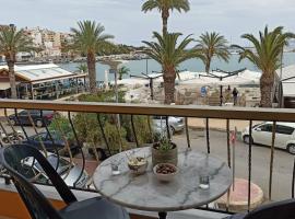 SeaShell apartment Sea View, Castle View 200metres from the Beach, hotel in Sitia