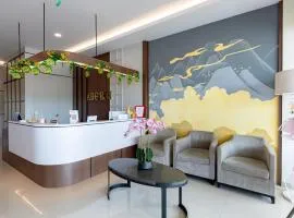 RedDoorz Plus at Komplek ABC Batu Aji Batam