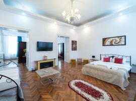 5* noble house in historic center, vila v destinaci Kluž