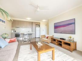Seasalt Airlie Best location 1bed apt Private SPA Unit 4 - located within "Airlie Central Apartments", Wellnesshotel in Airlie Beach