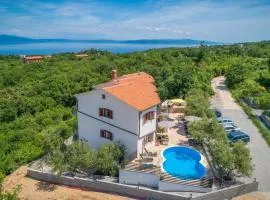 Wonderful apartments with heated pool, sauna, jacuzzi and sea view