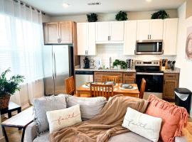 Upscale Condo Full Kitchen Balcony Rooftop Pool, hotel near Cummer Museum of Art and Gardens, Jacksonville