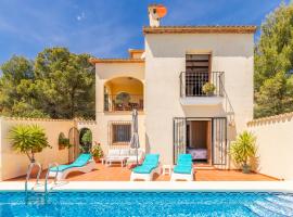 Holiday Villa Near Denia, hotel in Adsubia