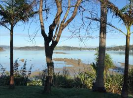 Tui's Song Bach on the Bay, holiday home in Whangarei