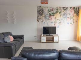 City Centre Riverview Apartment, hotell i Derry Londonderry