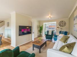 4 Bed City House with Private Garden and Parking, hotel cerca de The University of Winchester, Winchester