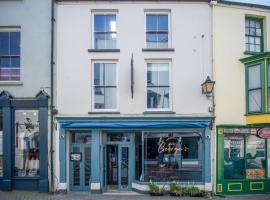 To Mawr - 2 Bedroom Apartment - Tenby, hotel in Tenby