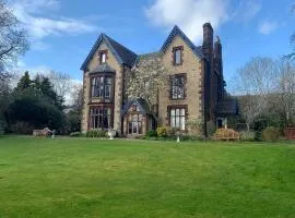 Lonsdale Villa Retreat