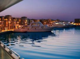 One bedroom marina city portghalib, hotell i Port Ghalib