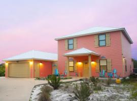 Walk to Beach, Secluded, Gazebo with Grill, 1GiG WiFi, Washer and Dryer, Games, self catering accommodation in Gulf Shores